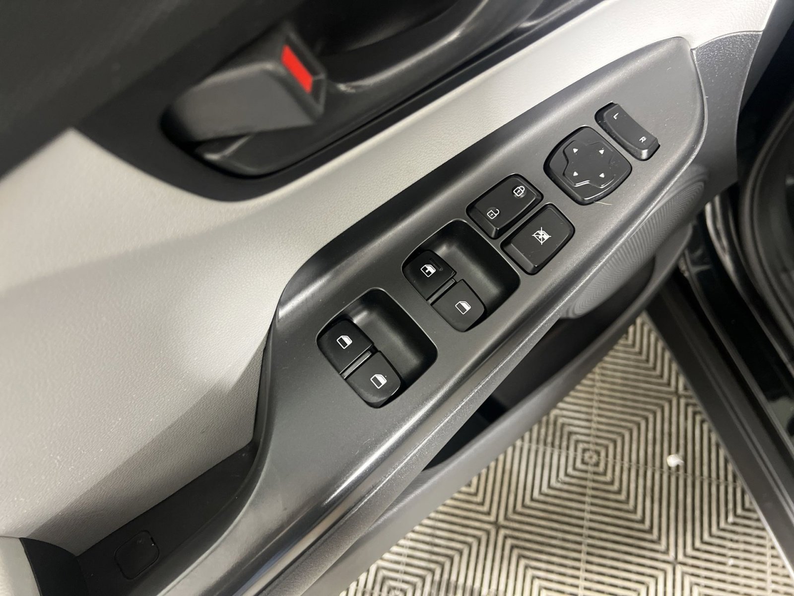 Used 2022 Hyundai Kona SE image 14