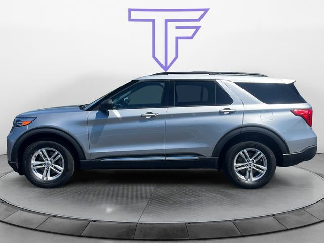 Certified 2022 Ford Explorer XLT w/ Equipment Group 202A AWD/4WD image 2