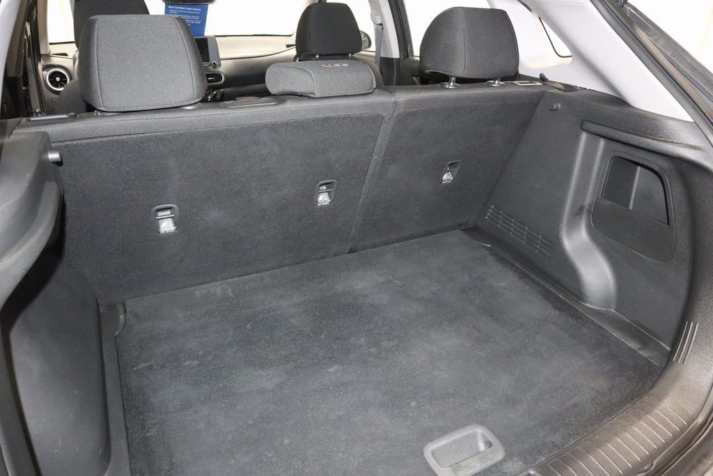 Used 2022 Hyundai Kona SE image 17