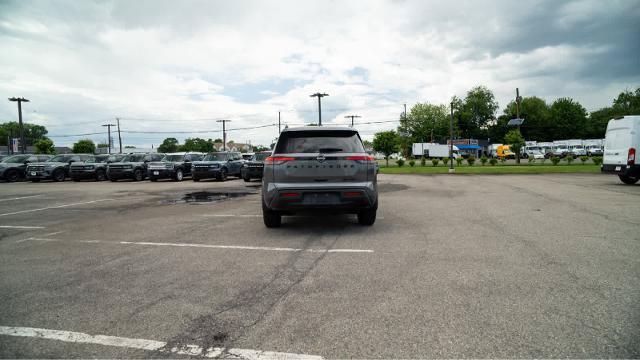 Used 2024 Nissan Pathfinder SV w/ Black Appearance Package AWD/4WD image 16