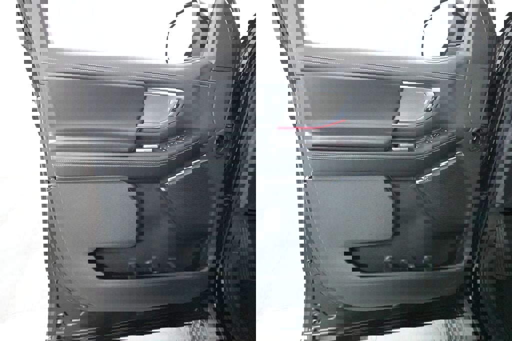 Certified 2025 Ford Expedition Platinum image 24