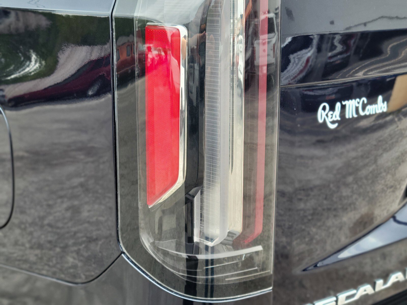 Used 2022 Cadillac Escalade Premium Luxury image 10