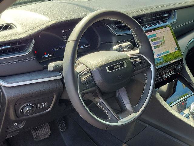 Used 2023 Jeep Grand Cherokee L Limited AWD/4WD image 7