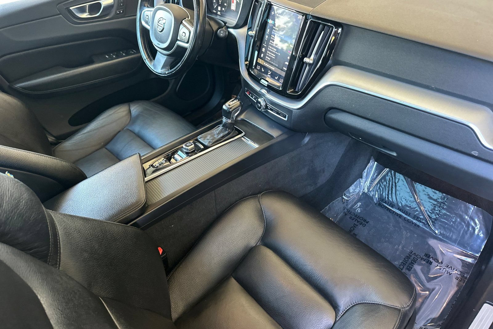 Used 2020 Volvo XC60 T5 Momentum w/ Premium Package AWD/4WD image 19