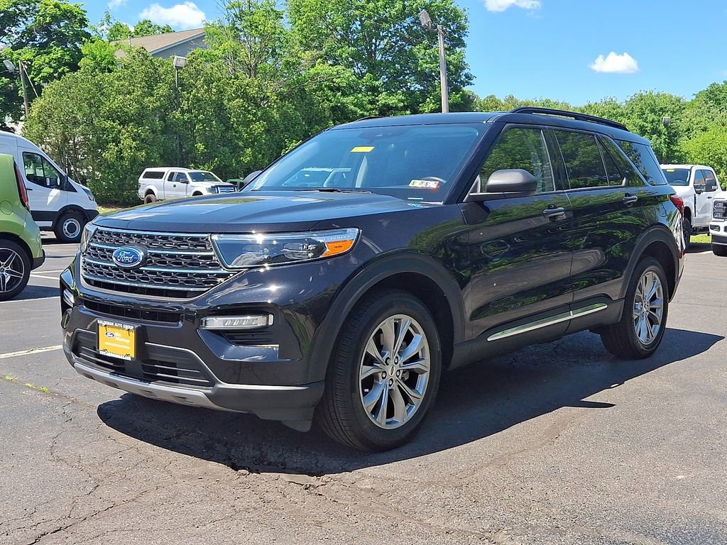 Certified 2023 Ford Explorer XLT w/ Equipment Group 202A AWD/4WD image 3