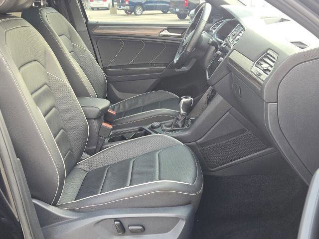 Used 2023 Volkswagen Tiguan SEL R-Line image 9