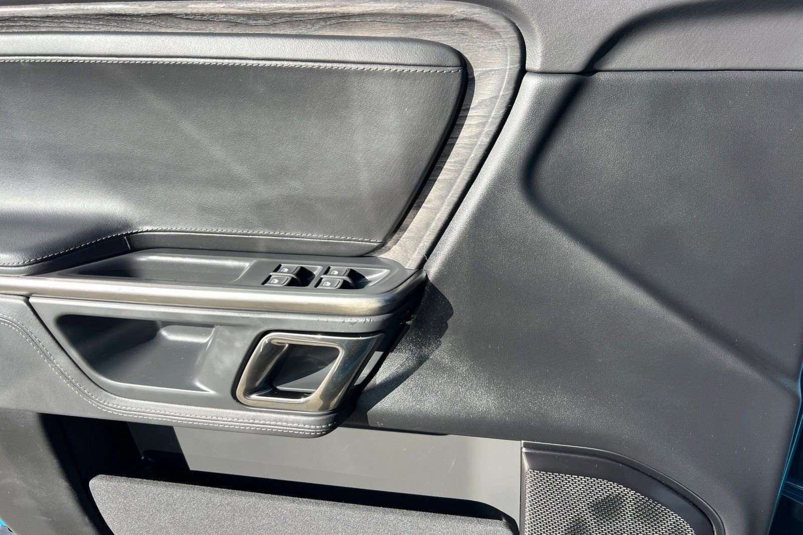 Used 2023 Rivian R1T Adventure image 12