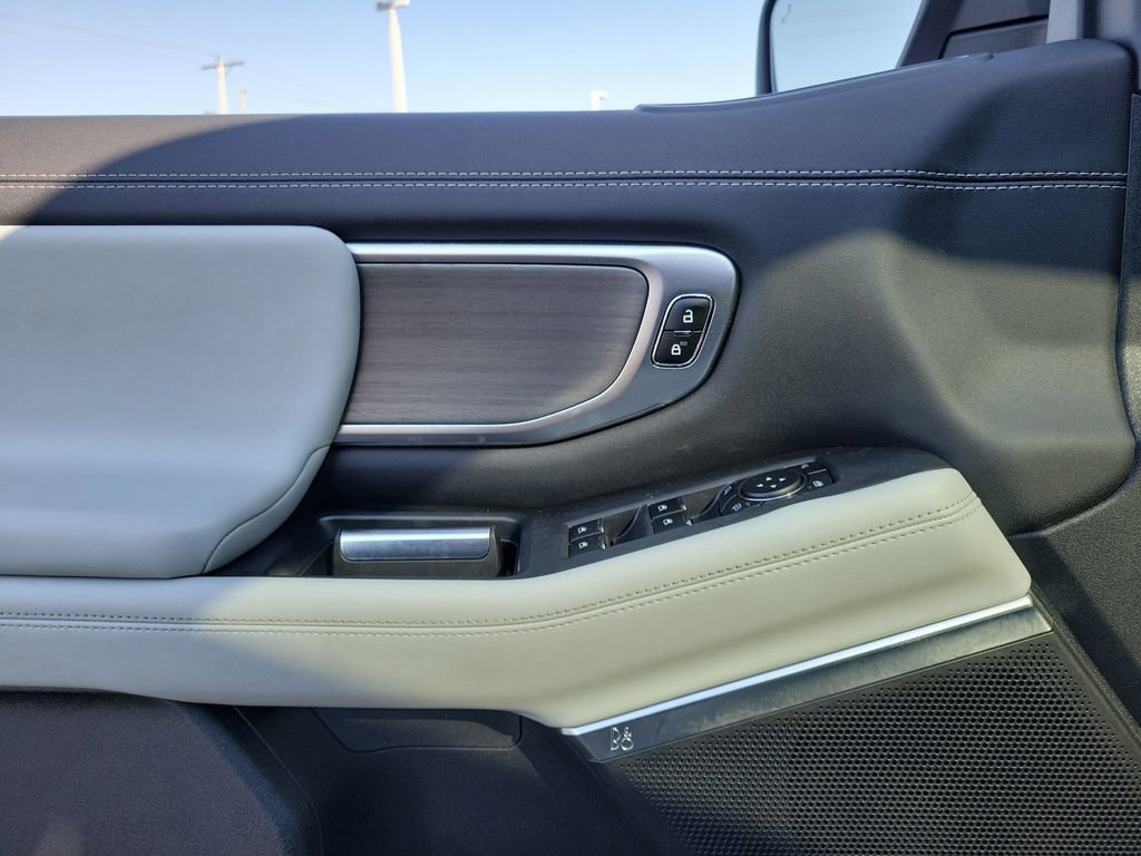 Certified 2025 Ford Expedition Max Platinum image 18