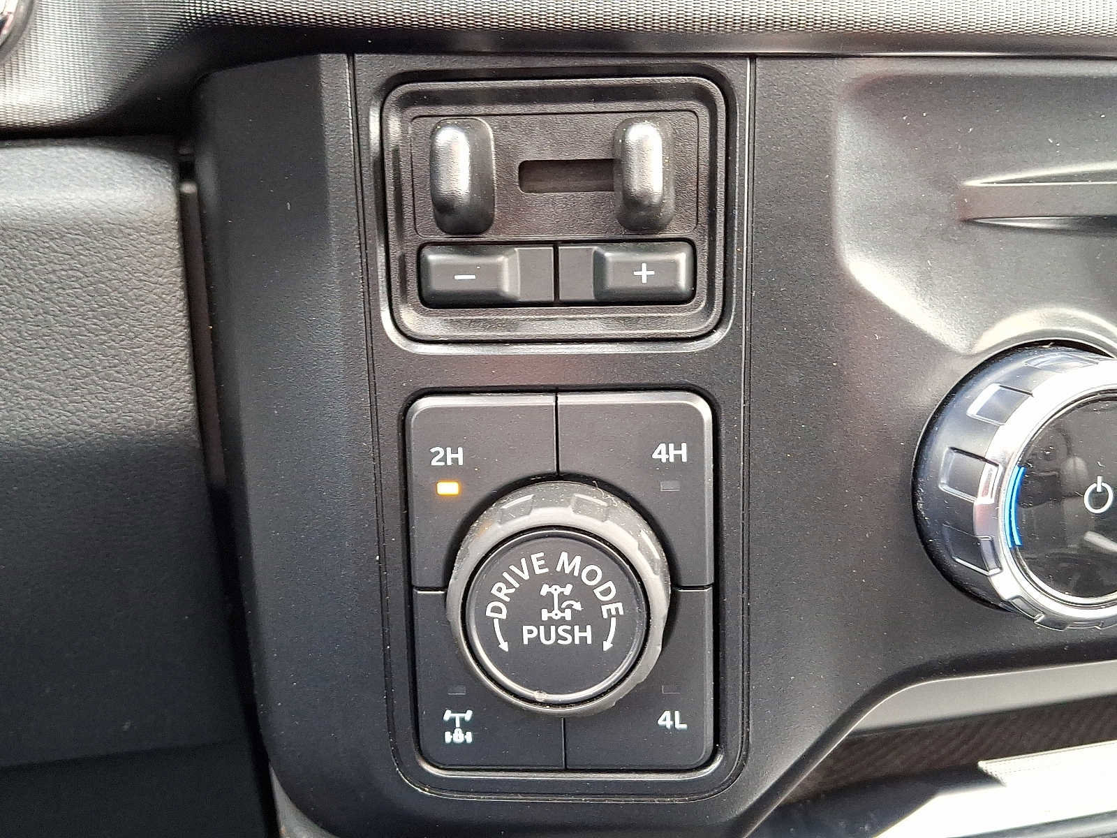 Certified 2024 Ford F250 Platinum w/ Tremor Off-Road Package image 28