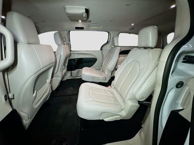 Used 2020 Chrysler Pacifica Touring-L image 21