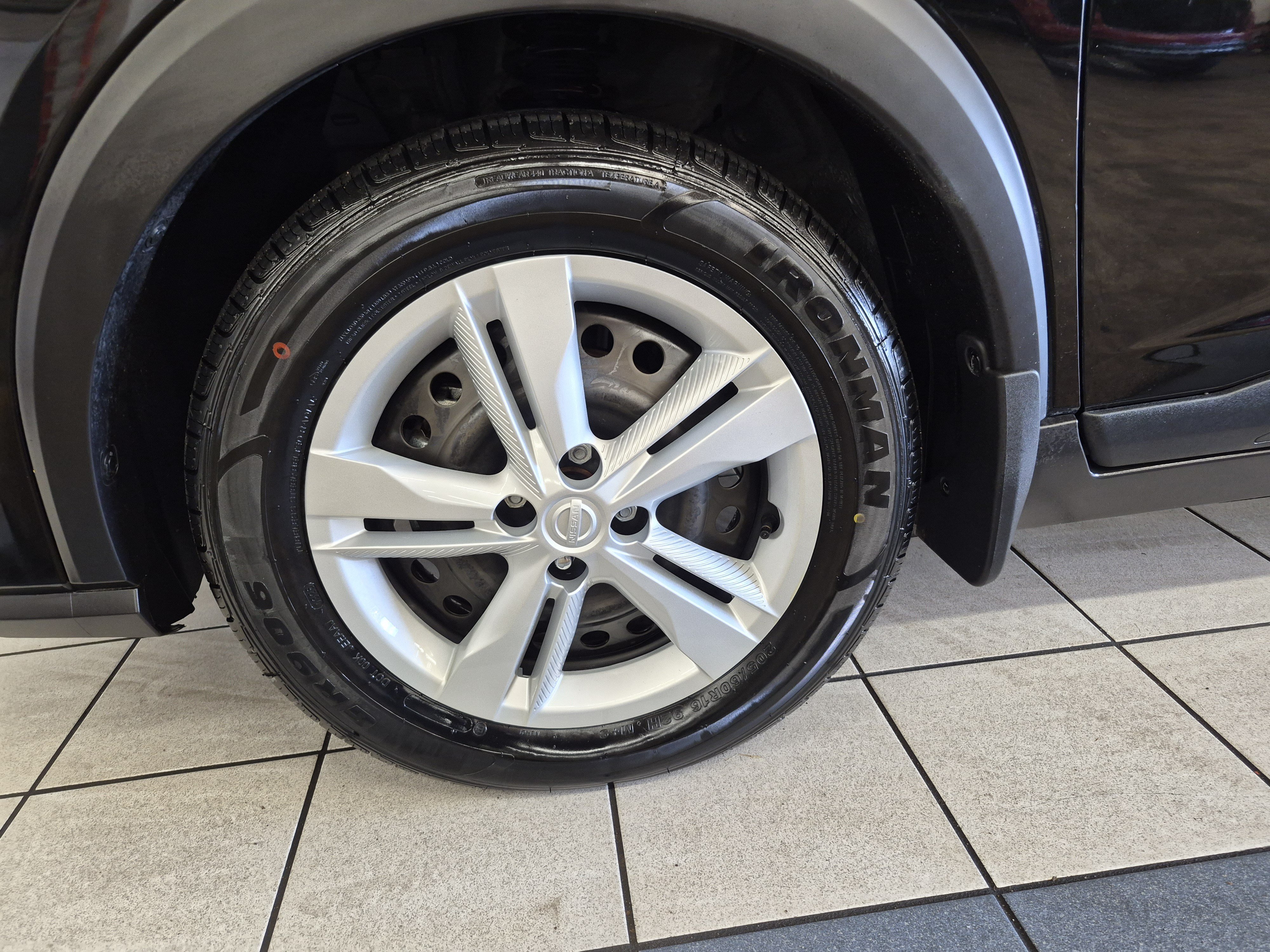 Used 2025 Nissan Kicks Play S FWD image 7