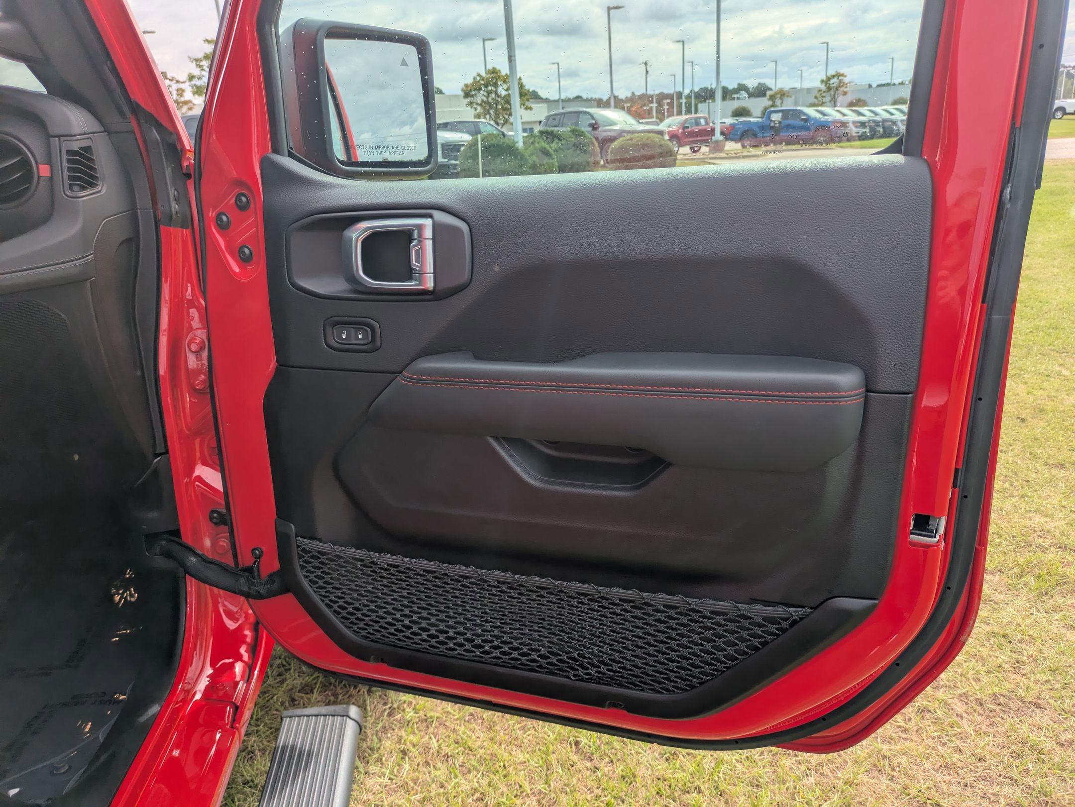 Used 2024 Jeep Wrangler Unlimited Rubicon w/ Technology Group image 31