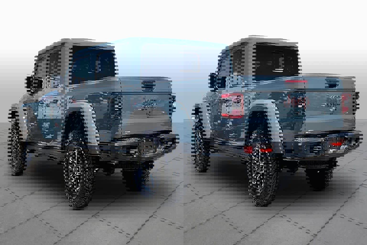 Used 2025 Jeep Gladiator Mojave AWD/4WD image 11