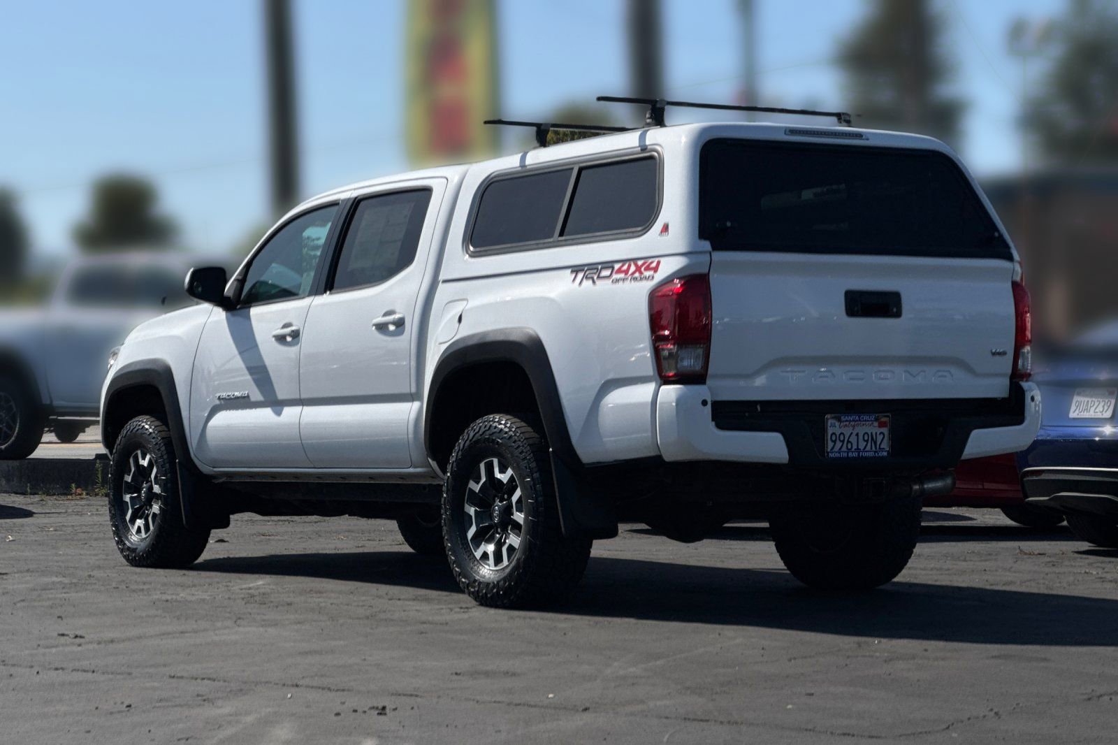 Used 2017 Toyota Tacoma TRD Off-Road AWD/4WD image 32