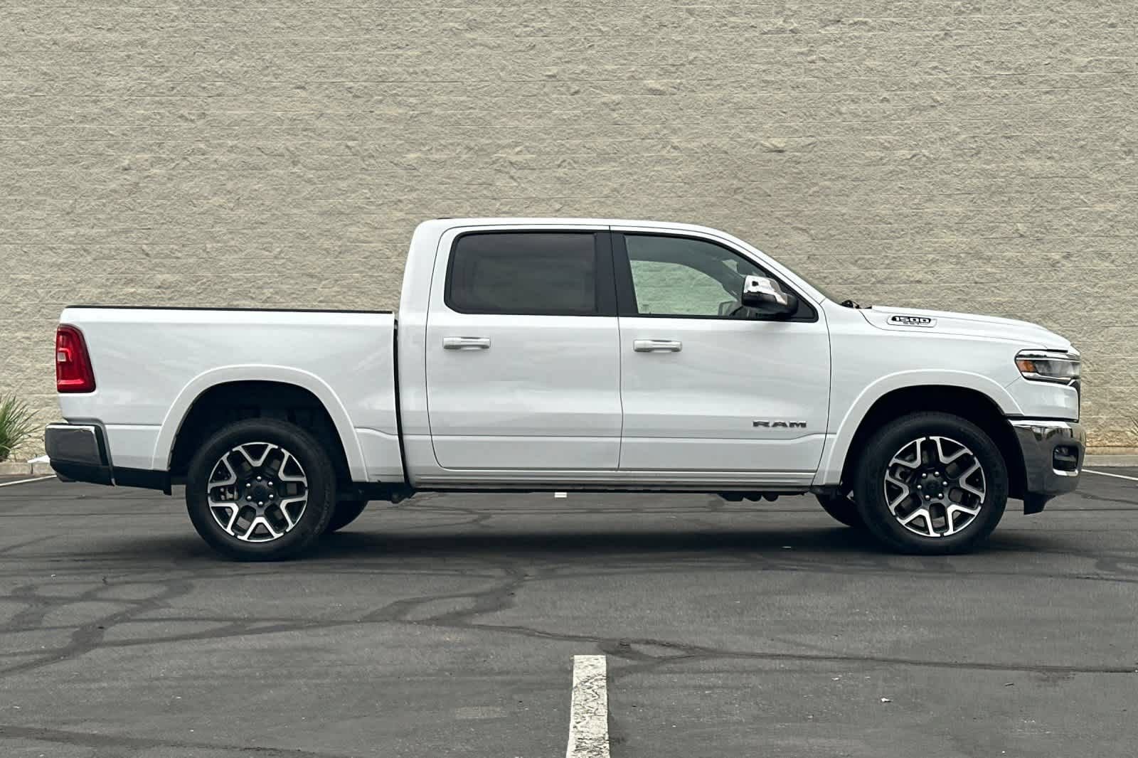 Used 2025 RAM 1500 Laramie AWD/4WD image 9