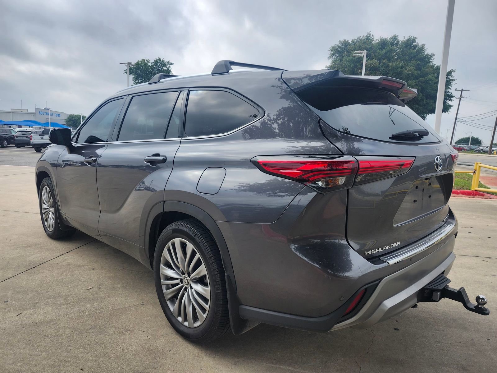 Used 2022 Toyota Highlander Platinum AWD/4WD image 5