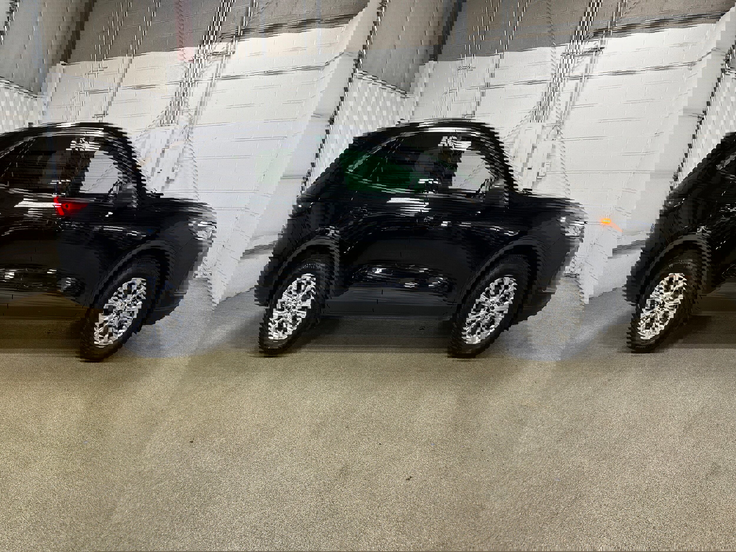 Certified 2024 Ford Escape Active image 2