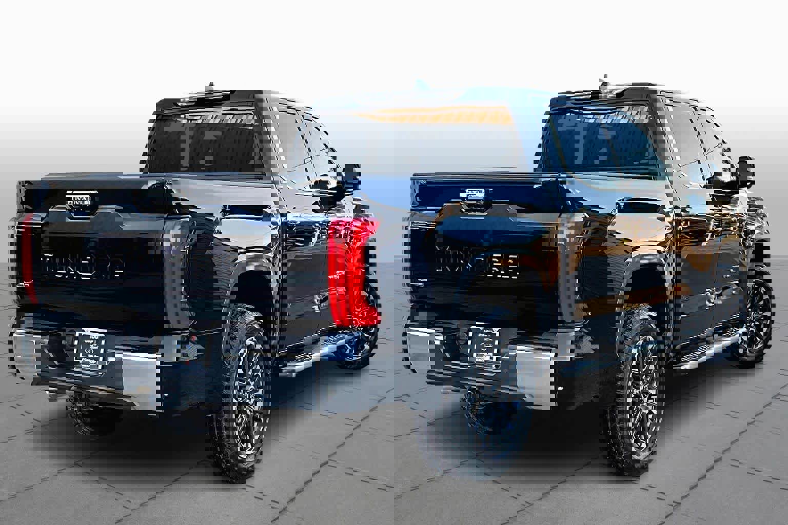 Used 2022 Toyota Tundra Limited image 3