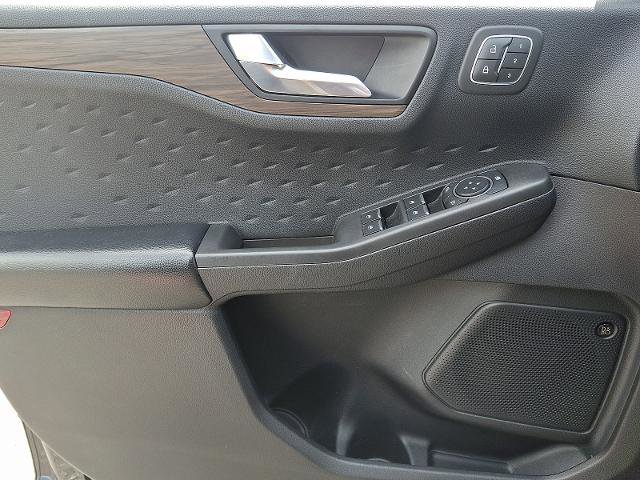 Certified 2020 Ford Escape Titanium AWD/4WD image 11