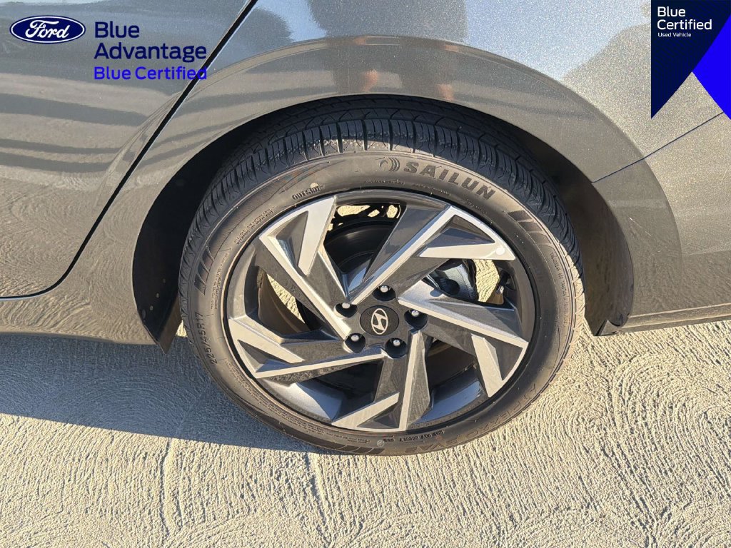 Used 2025 Hyundai Elantra Limited FWD image 21
