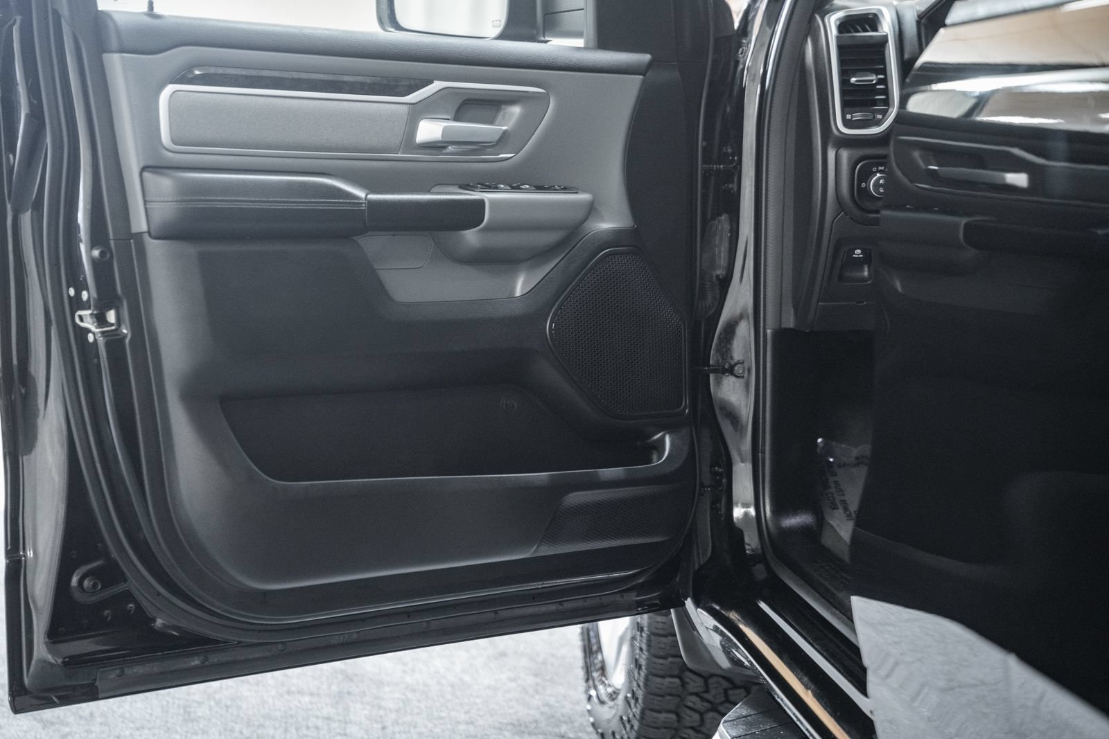 Used 2023 RAM 1500 Big Horn AWD/4WD image 44