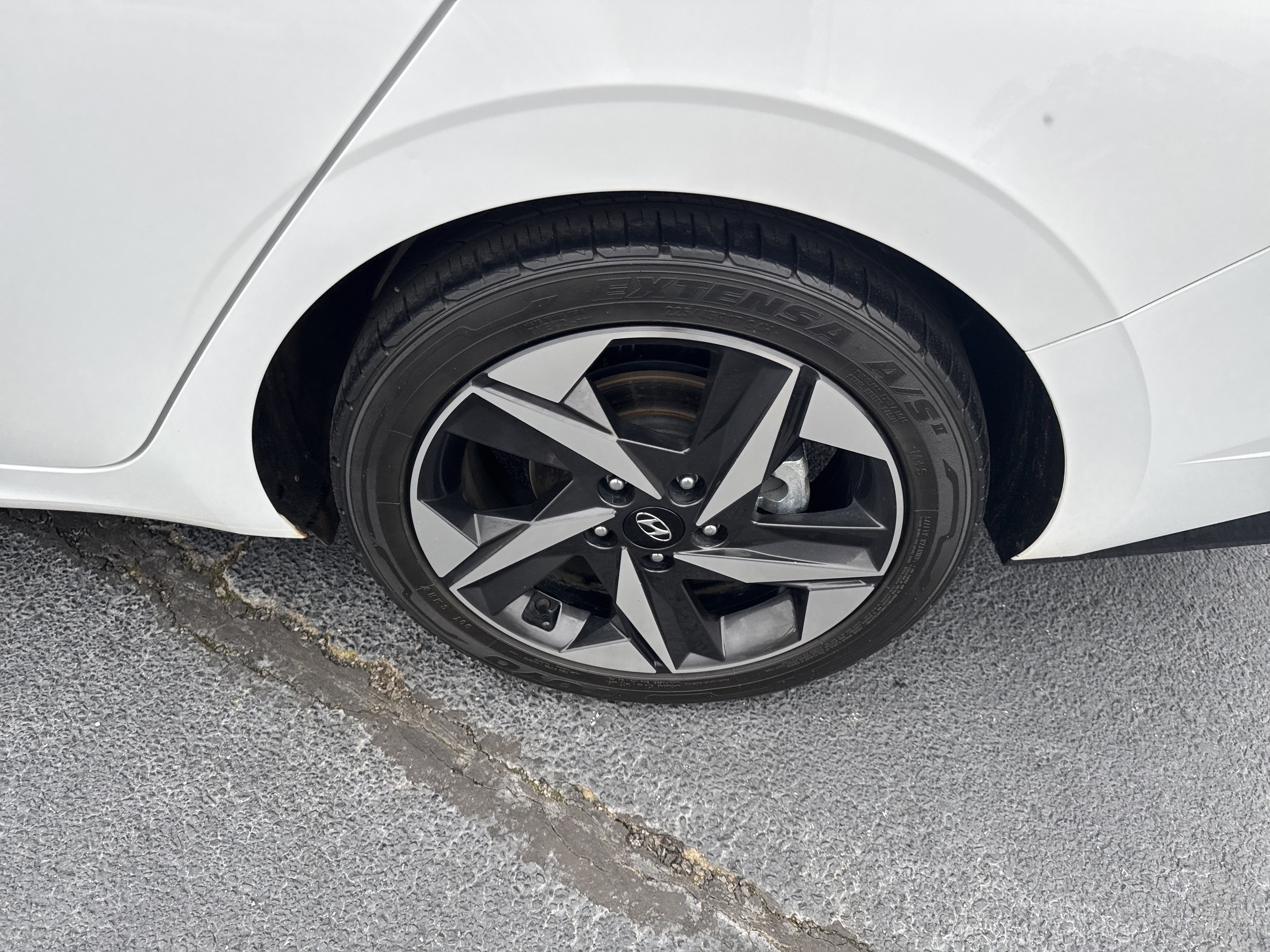 Used 2023 Hyundai Elantra Limited w/ Cargo Package image 19