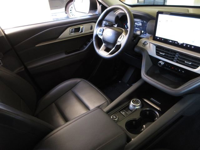 Certified 2025 Ford Explorer Active w/ Active Comfort Package RWD image 23