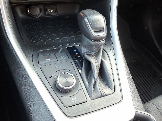 Used 2023 Toyota RAV4 SE image 15