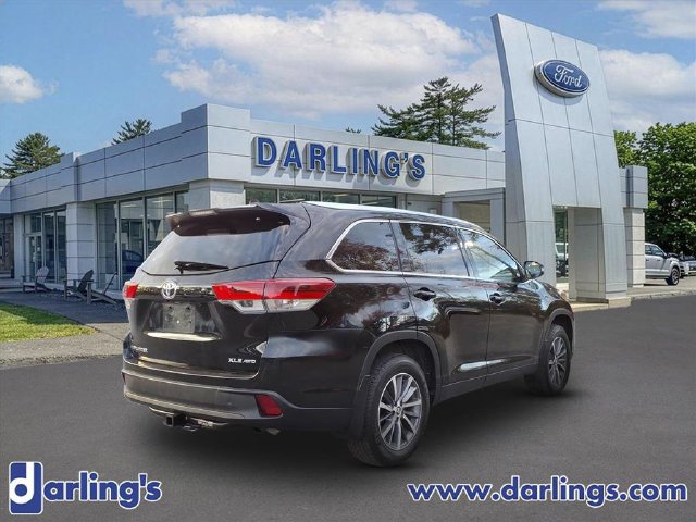Used 2019 Toyota Highlander XLE w/ Carpet Mat Package (TMS) AWD/4WD image 5