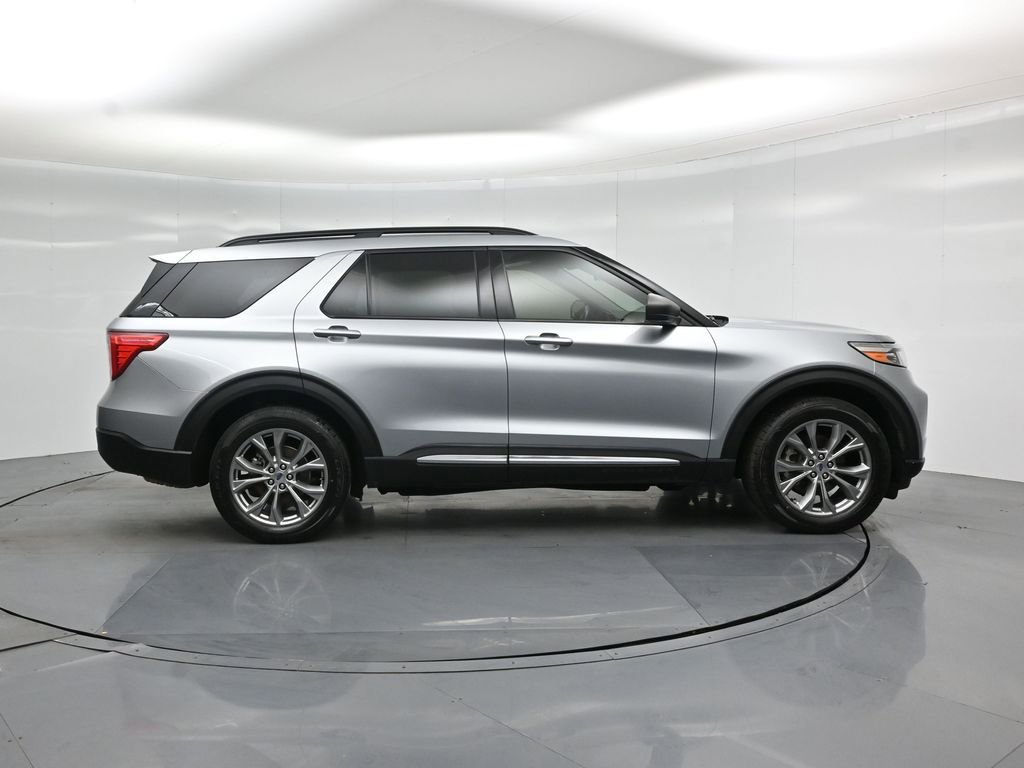 Certified 2022 Ford Explorer XLT w/ Equipment Group 202A image 28
