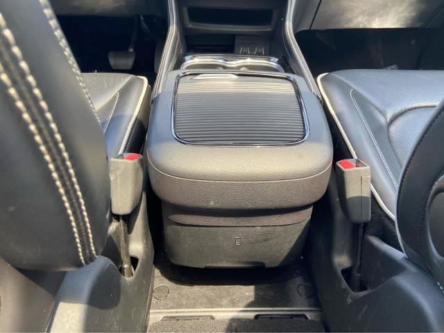 Used 2025 Chrysler Pacifica Limited FWD image 23