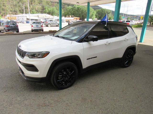 Used 2023 Jeep Compass Latitude w/ Convenience Group AWD/4WD image 1