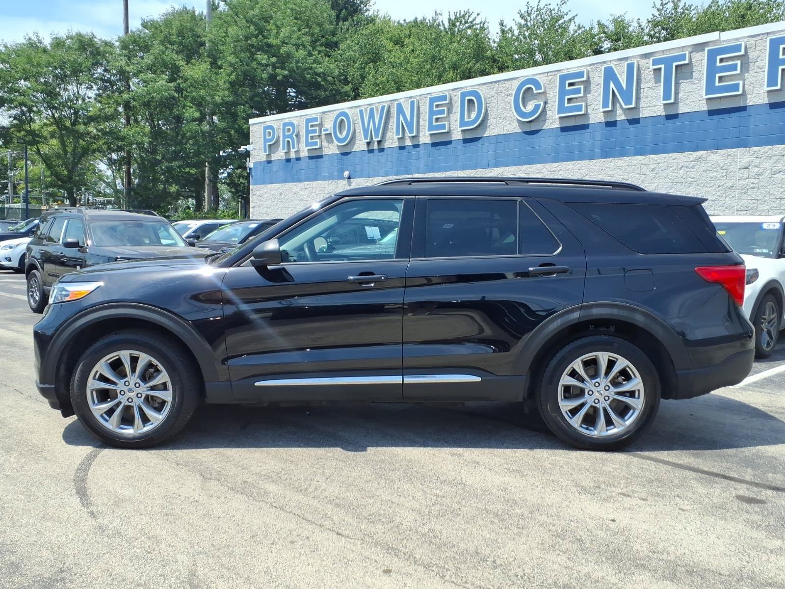 Certified 2024 Ford Explorer XLT w/ Equipment Group 202A AWD/4WD image 7