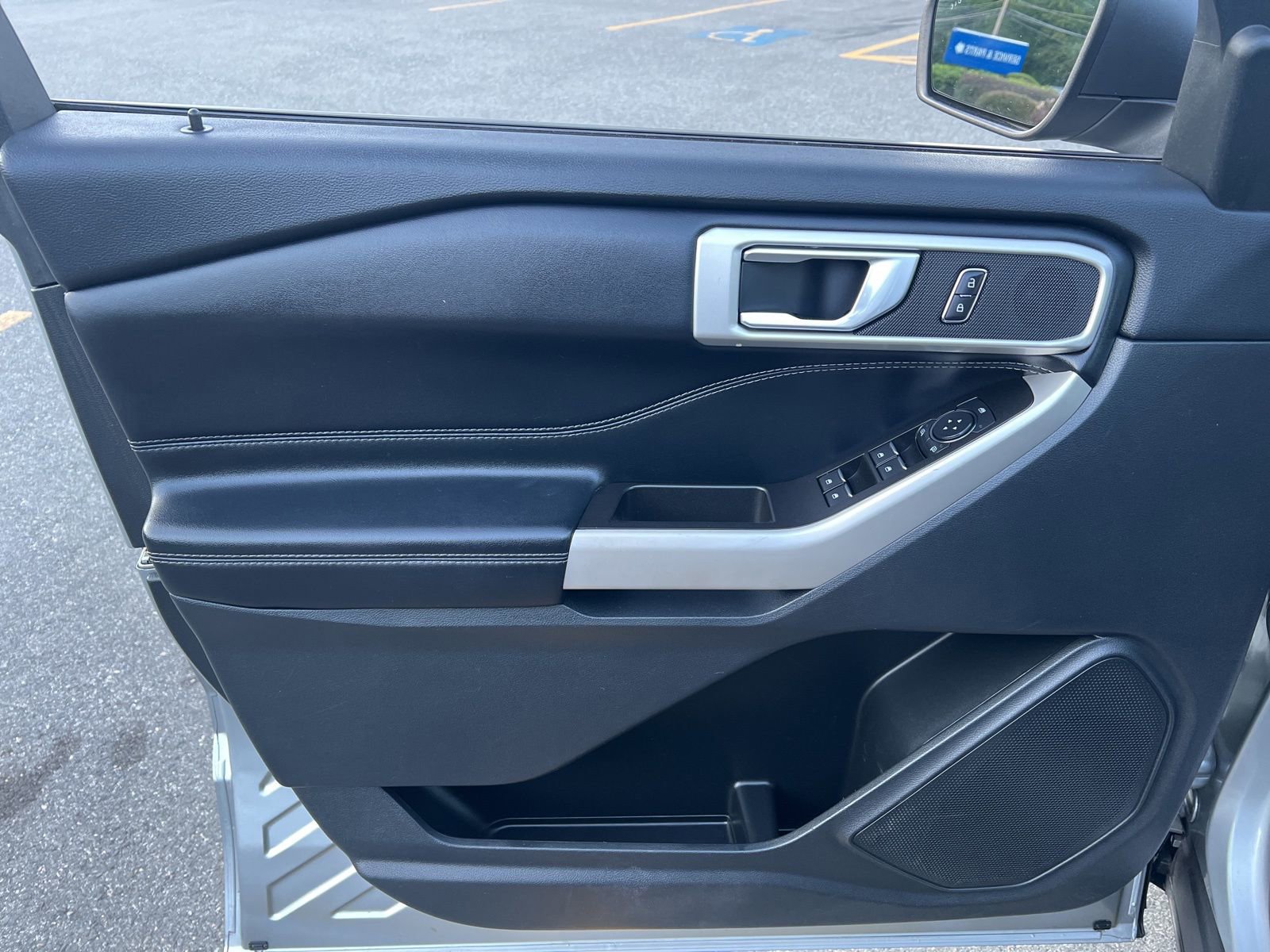 Certified 2022 Ford Explorer XLT w/ Equipment Group 202A image 21