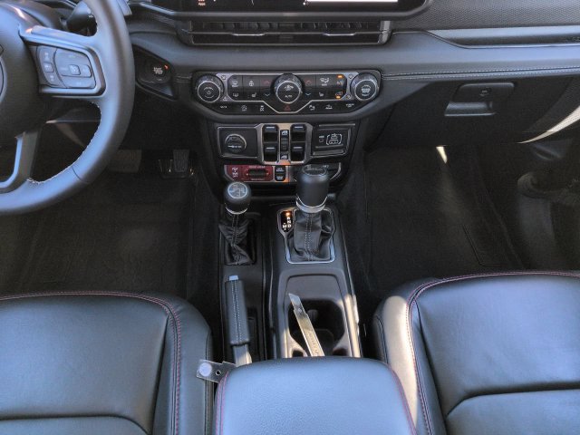 Used 2025 Jeep Gladiator Rubicon AWD/4WD image 23