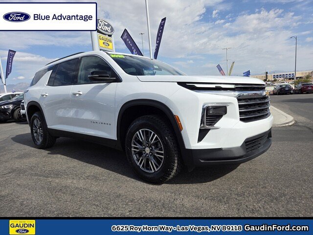 Used 2025 Chevrolet Traverse LT