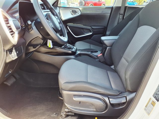Used 2023 Kia Soul LX image 22
