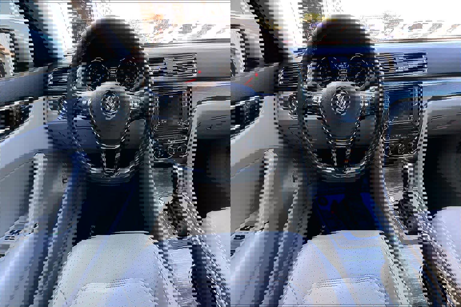 Used 2018 Volkswagen Passat 2.0T SE image 9