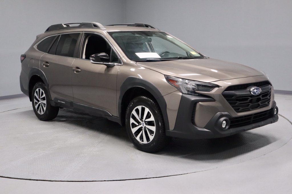 Used 2023 Subaru Outback Premium AWD/4WD image 1