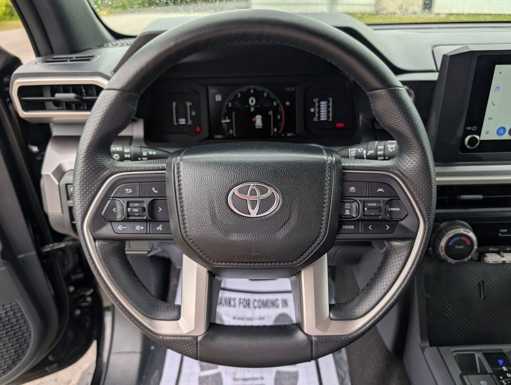 Used 2025 Toyota 4Runner SR5 AWD/4WD image 7