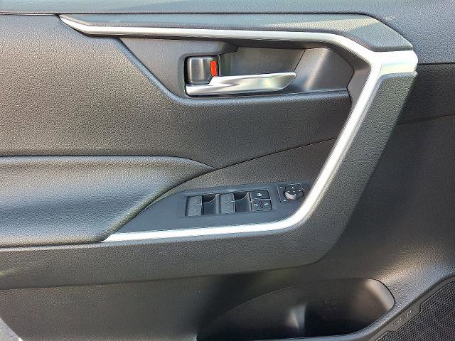 Used 2023 Toyota RAV4 SE image 12