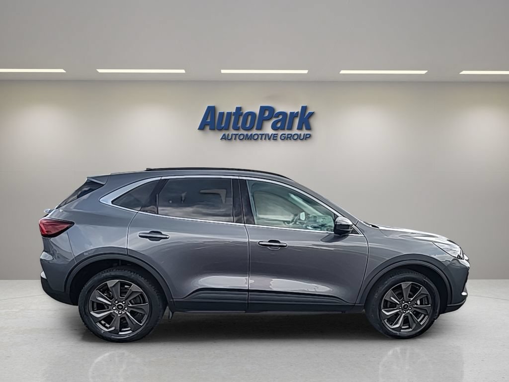 Certified 2024 Ford Escape Platinum AWD/4WD image 9