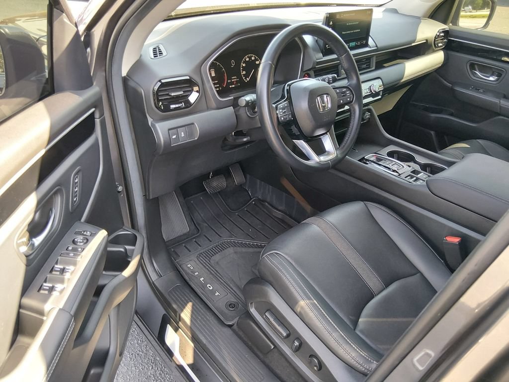 Used 2025 Honda Pilot EX-L image 10