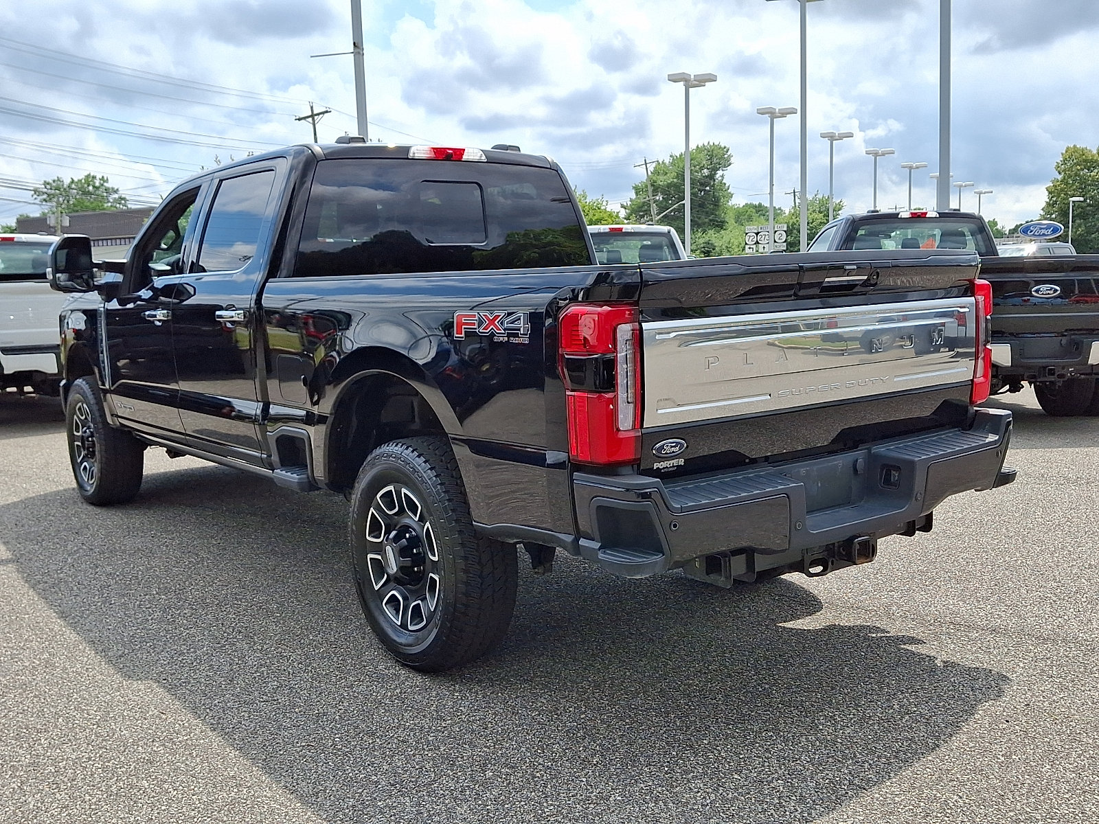 Certified 2024 Ford F250 Platinum w/ FX4 Off-Road Package AWD/4WD image 8