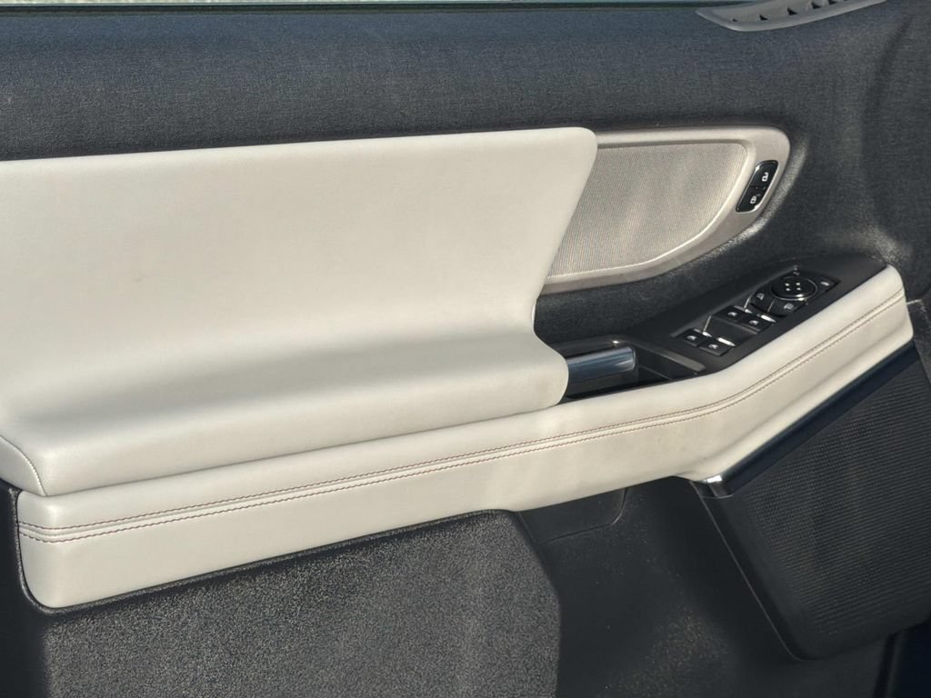 Certified 2025 Ford Expedition Active AWD/4WD image 11