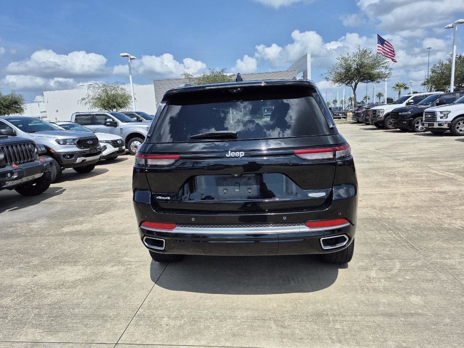 Used 2023 Jeep Grand Cherokee Summit image 4