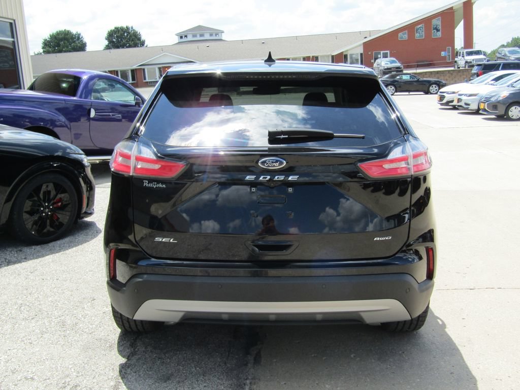 Certified 2024 Ford Edge SEL w/ Convenience Package AWD/4WD image 4