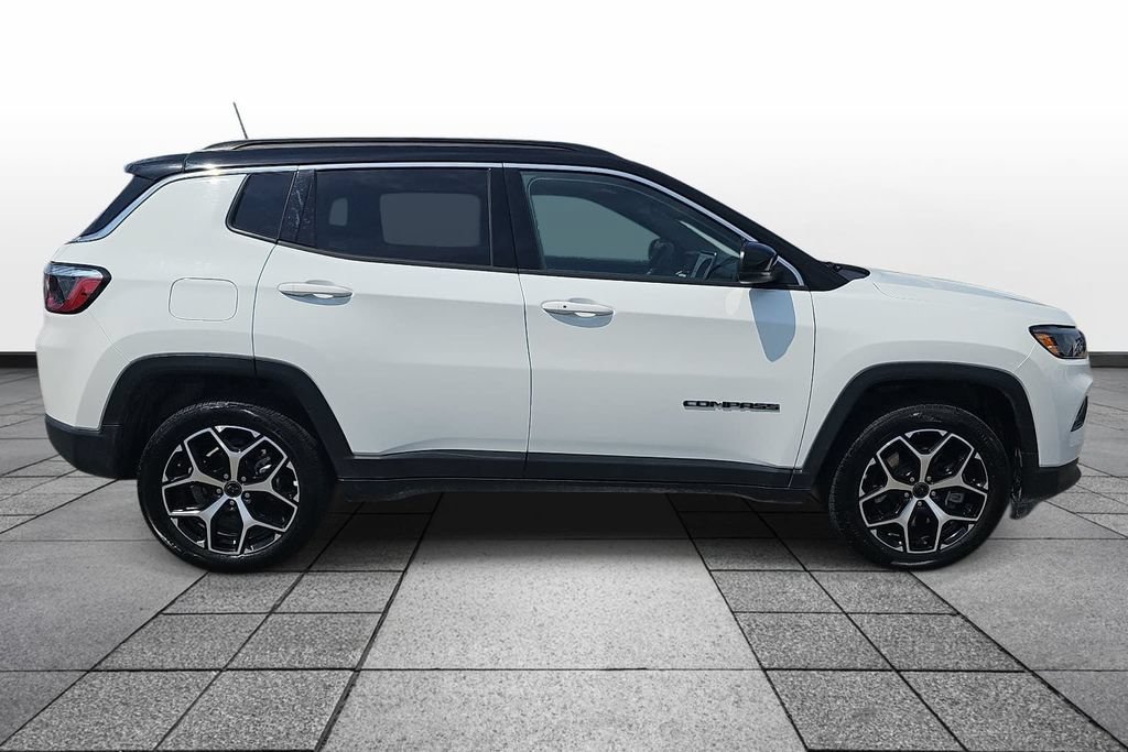 Used 2025 Jeep Compass Limited AWD/4WD image 4