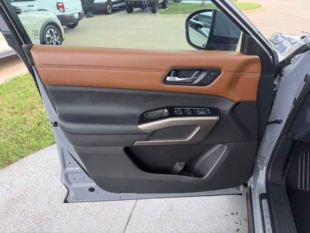 Used 2023 Nissan Pathfinder Platinum AWD/4WD image 9