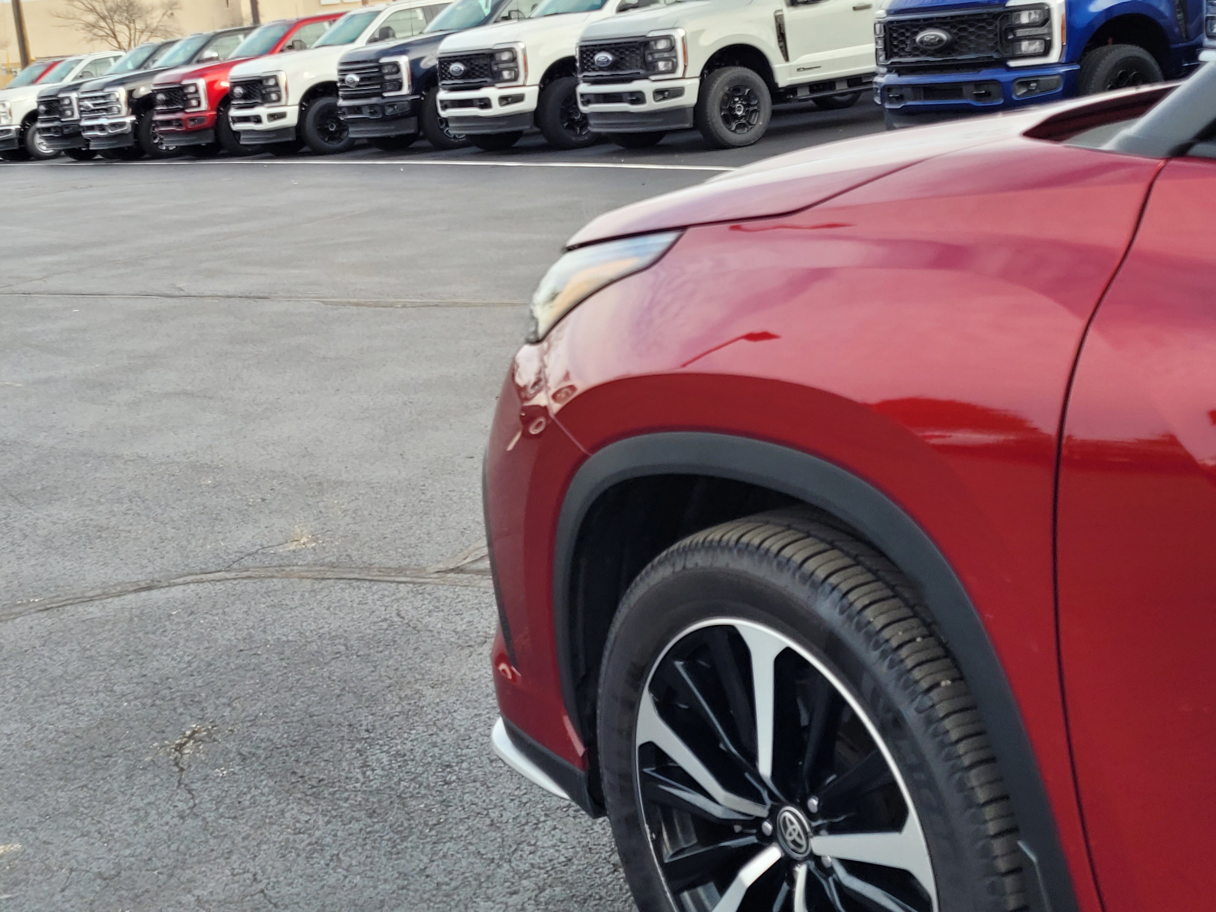 Used 2022 Toyota Highlander XSE image 11